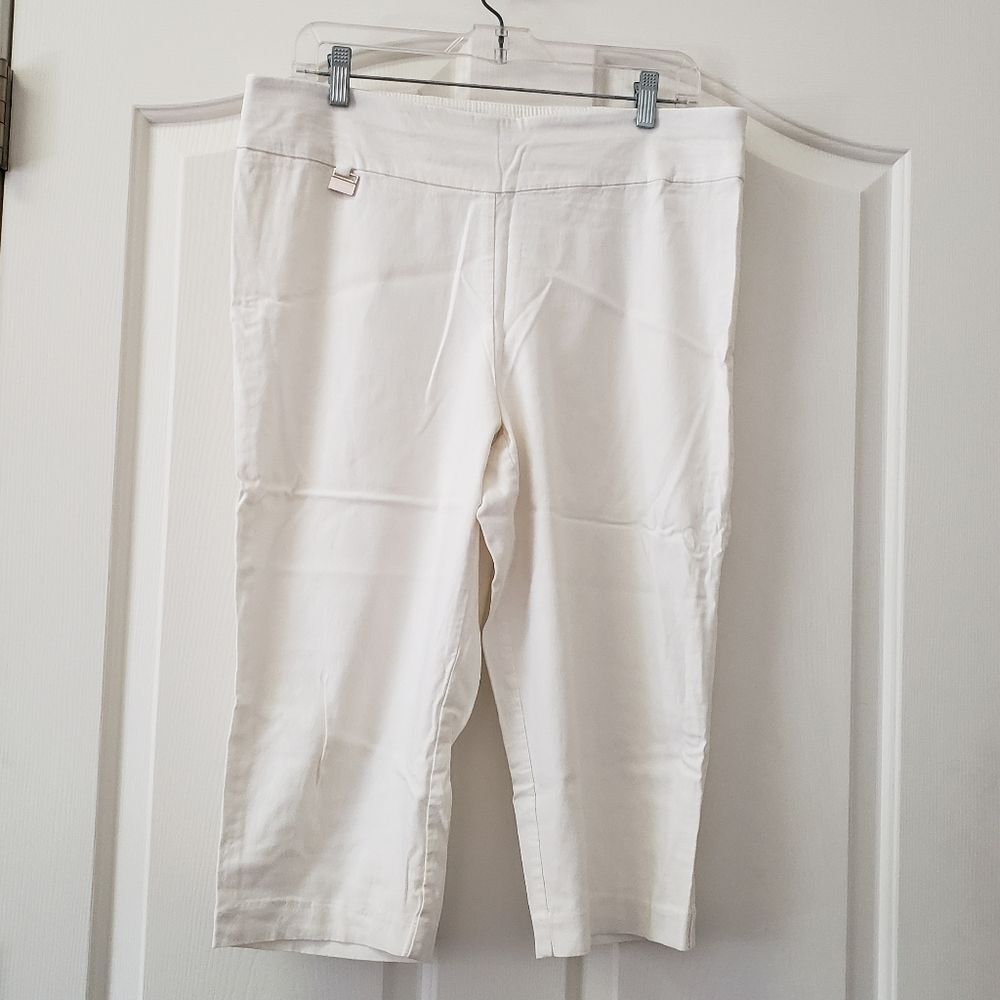 Alex & Olivia White Cropped Pants